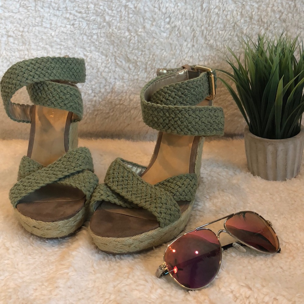 Nine West green wrap around ankle wedge super cute